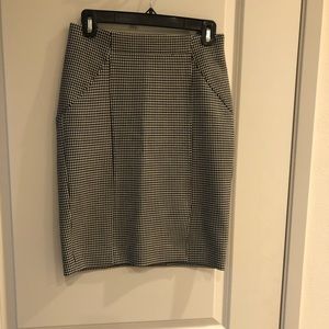 Banana Republic houndstooth pattern pencil skirt